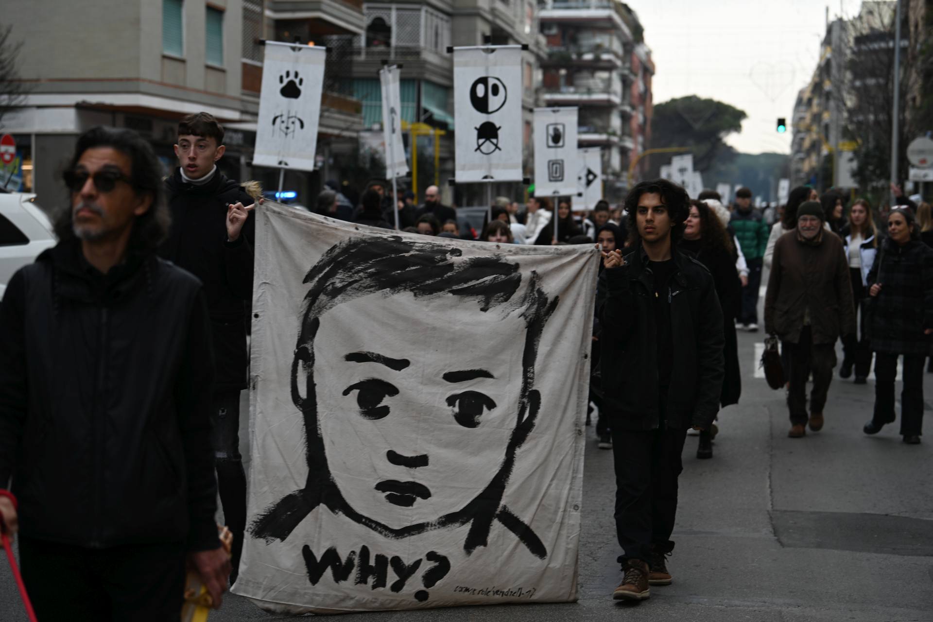 La crociata dei bambini, un corteo silenzioso per le strade di Ostia